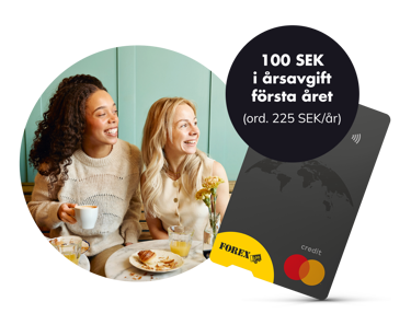 Två kvinnor ler och njuter av fika medan en FOREX kreditkortserbjudande visas med texten "100 SEK i årsavgift första året (ord. 225 SEK/år)".